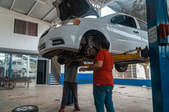 An der Auto- und Zulieferindustrie häängen alleine in Österreich rund 350.000 Arbeitsplätze.